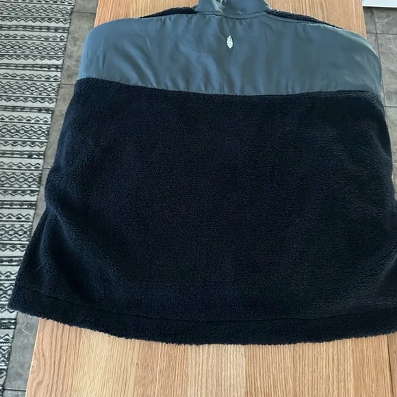 Free People Tournament Fleece black/gray NWOT size M - Picture 8 of 10